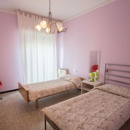 Yellow House Savona Bagian luar foto
